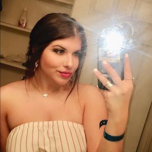 Meet your Posher, Abigail